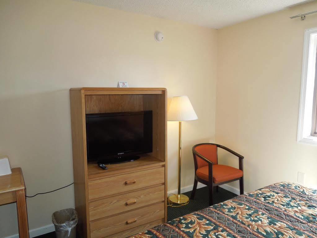 Rodeway Inn Bristol near Sesame Place Levittown Exterior foto