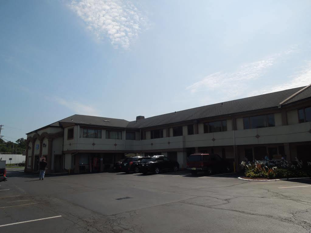 Rodeway Inn Bristol near Sesame Place Levittown Exterior foto