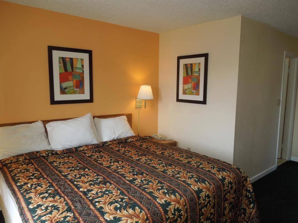 Rodeway Inn Bristol near Sesame Place Levittown Exterior foto