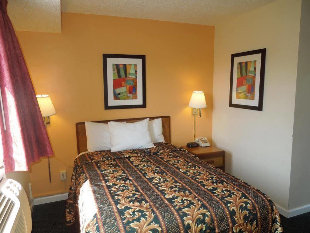 Rodeway Inn Bristol near Sesame Place Levittown Exterior foto