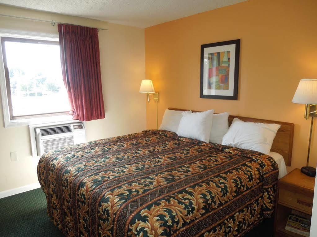 Rodeway Inn Bristol near Sesame Place Levittown Exterior foto
