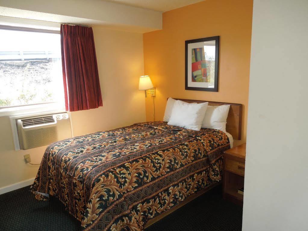 Rodeway Inn Bristol near Sesame Place Levittown Exterior foto