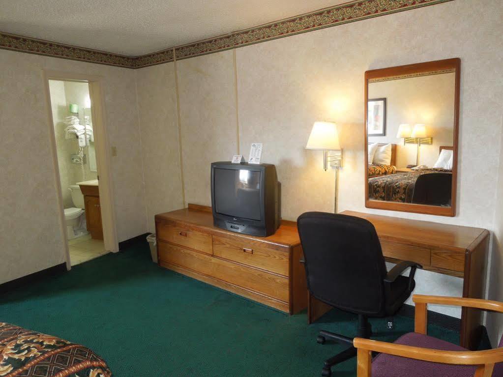 Rodeway Inn Bristol near Sesame Place Levittown Exterior foto