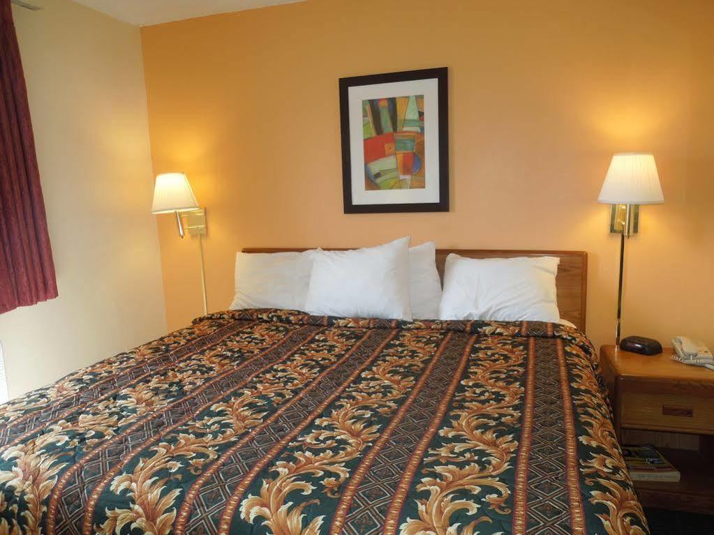 Rodeway Inn Bristol near Sesame Place Levittown Exterior foto