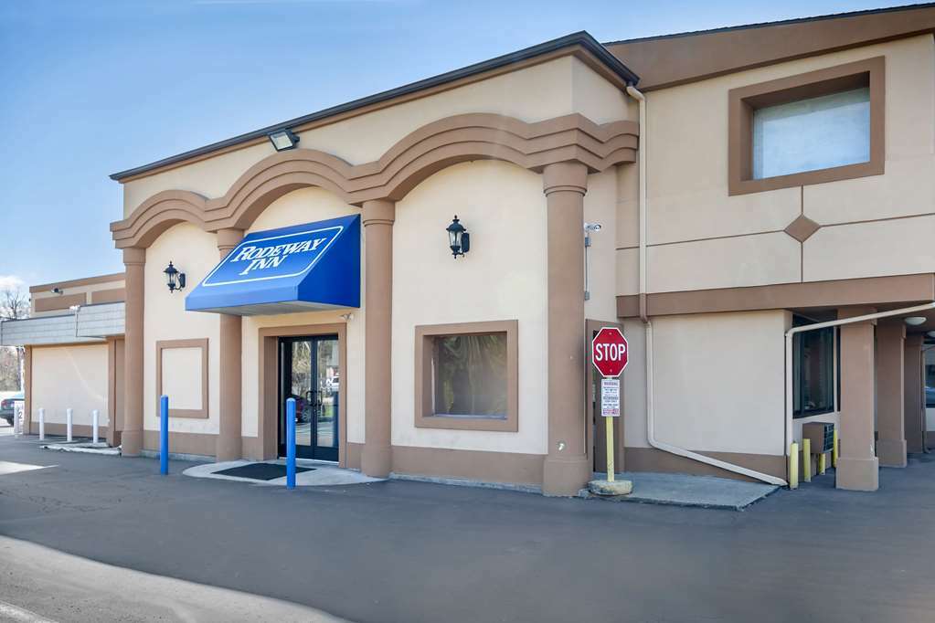 Rodeway Inn Bristol near Sesame Place Levittown Exterior foto
